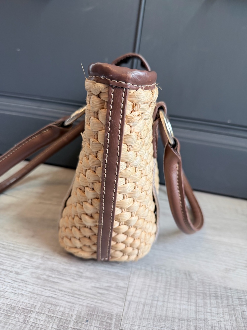 CHAPS Woven Straw Leather Shoulder Bag Brown Turn Lock Boho Coastal - Picture 5 of 10
